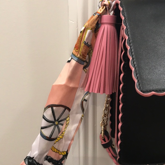 Black and pink lettuce edge purse - Picture 5 of 5